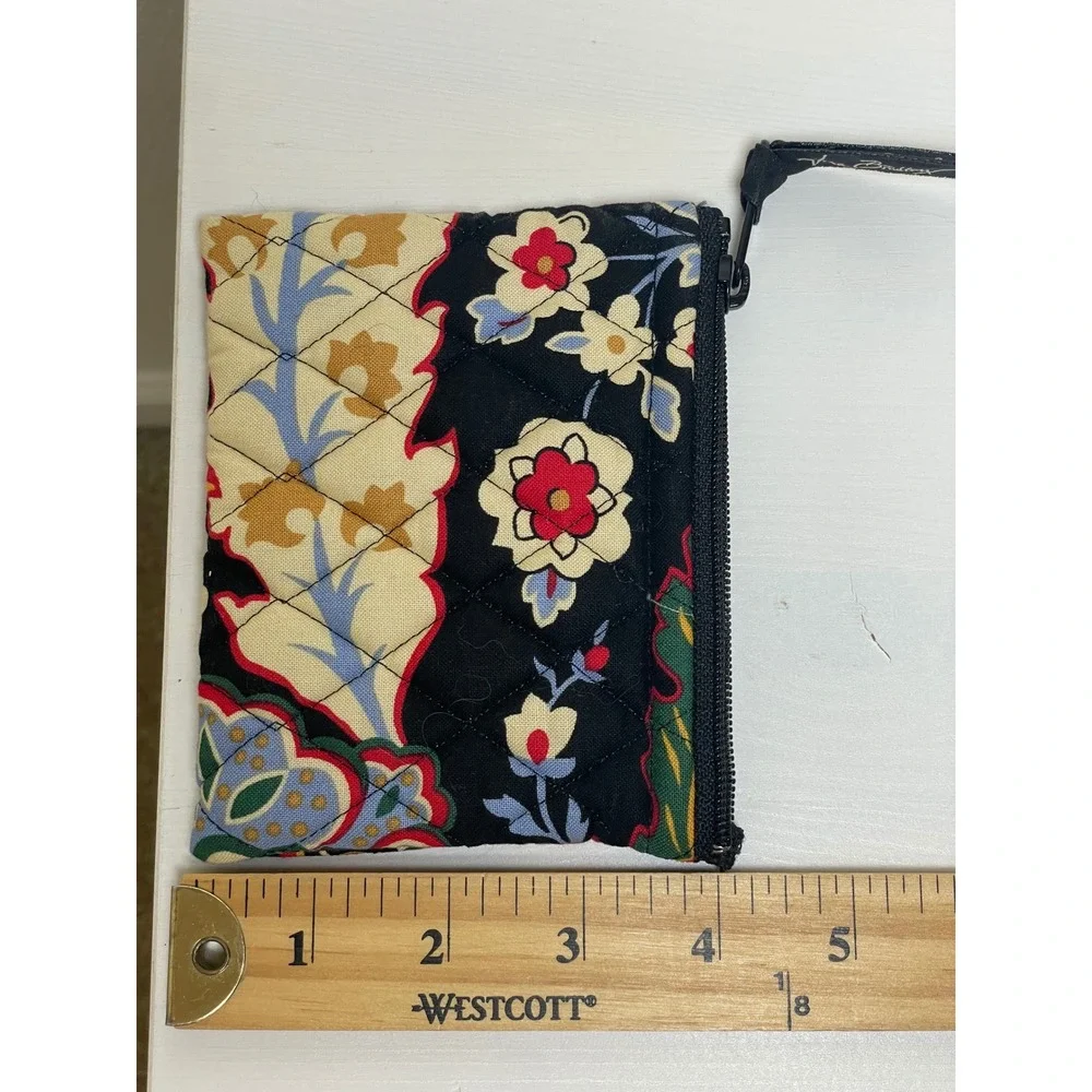 Vera Bradley Quilted Change Pouch Bag Black Floral Pattern‎ Zippered Small